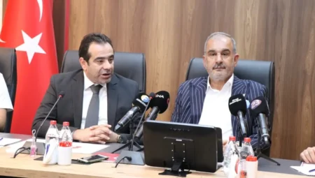 Elazığ Ticaret ve Sanayi Odası Başkanı İdris Alan: “Elazığspor’a Destek Kampanyasında Toplanan 23 Milyon TL’yi Kulüp Yönetimine Teslim Ettik”